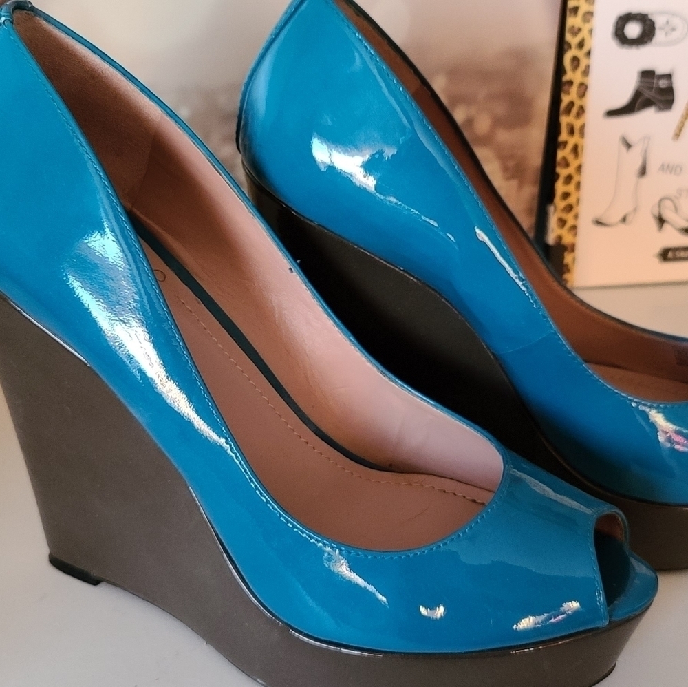 VINCE Camuto Blue Gray  platform wedge sandals US 7